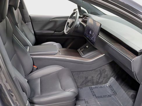 Used 2024 Tesla Model X image 34