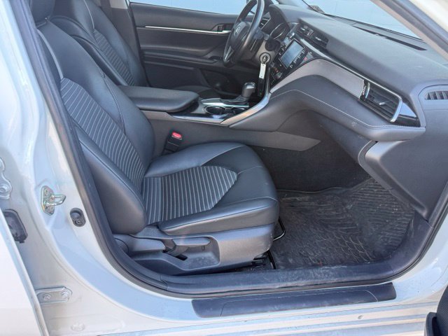 Used 2020 Toyota Camry SE w/ Blackout Package FWD image 15