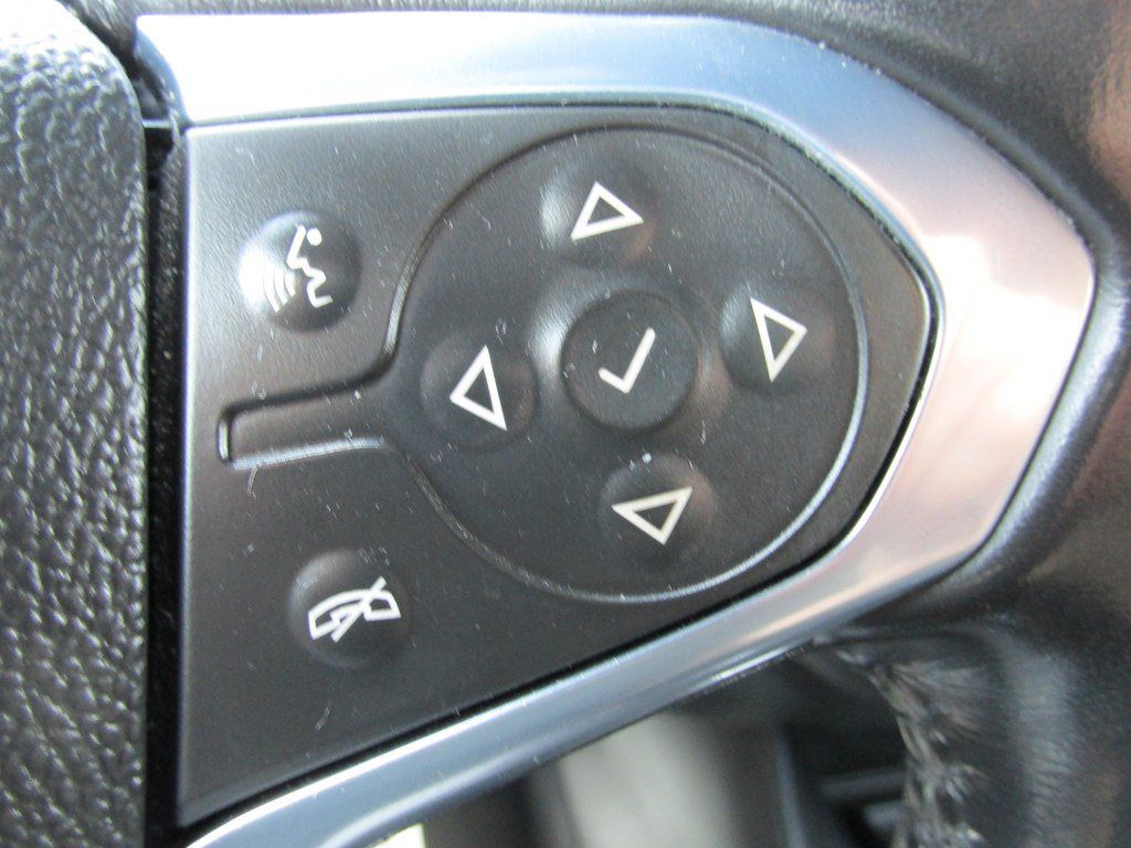 Used 2022 Chevrolet Traverse LT FWD image 16