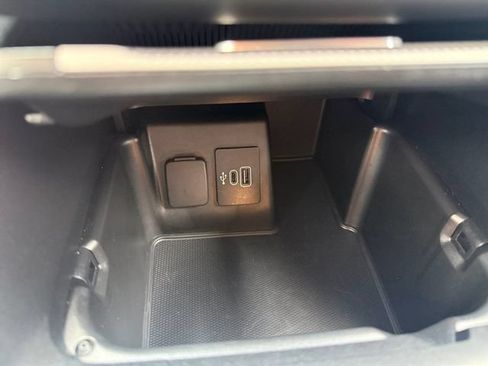 Used 2025 Ford Explorer ST-Line w/ ST-Line Street Pack AWD/4WD image 10