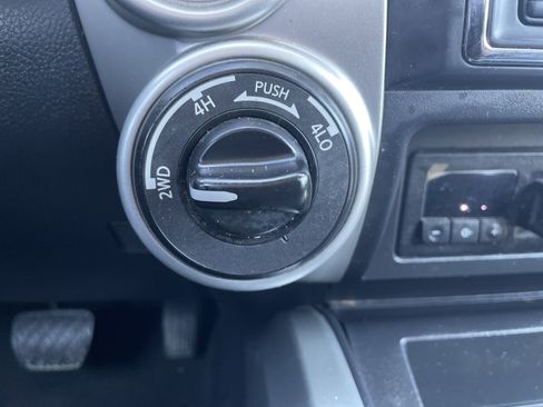 Used 2017 Nissan Titan PRO-4X AWD/4WD image 34