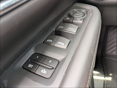 Used 2023 Chevrolet Tahoe Z71 w/ Luxury Package AWD/4WD image 30