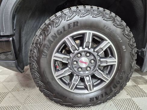 Used 2024 GMC Sierra 1500 AT4 w/ Technology Package AWD/4WD image 31