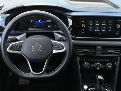 Used 2024 Volkswagen Taos SE FWD image 17