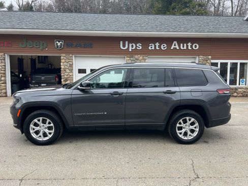 Used 2023 Jeep Grand Cherokee L Limited AWD/4WD image 8