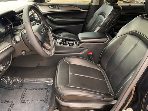 Used 2023 Jeep Grand Cherokee L Limited w/ Luxury Tech Group II image 13