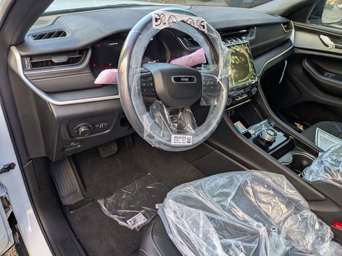 New 2025 Jeep Grand Cherokee L Altitude image 13