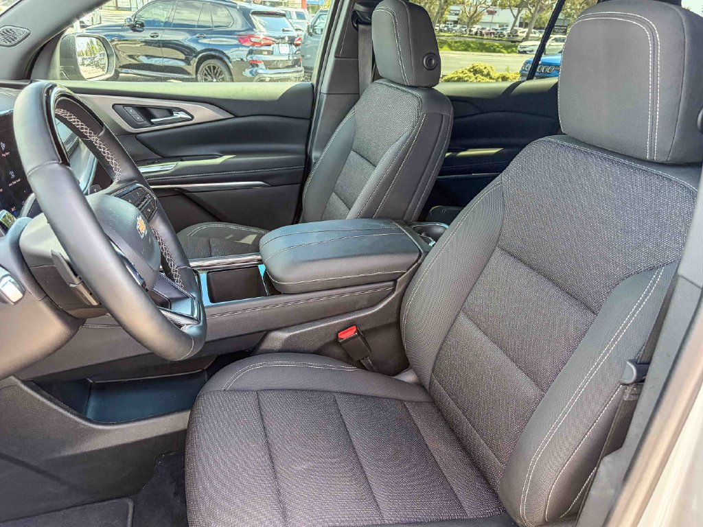 Used 2026 Chevrolet Traverse LT w/ Enhanced Driving Package AWD/4WD image 39