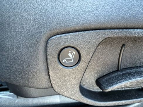 Used 2024 Kia Telluride EX w/ EX Captain's Chair Package image 21