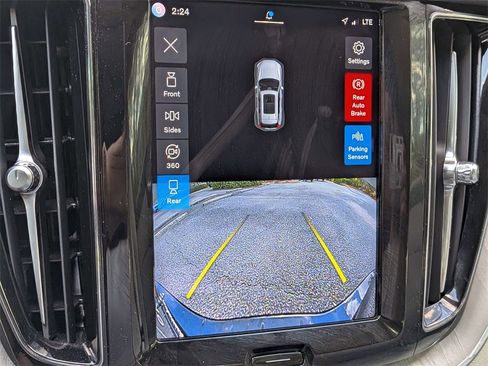 Certified 2023 Volvo XC60 B5 Ultimate w/ Climate Package image 21