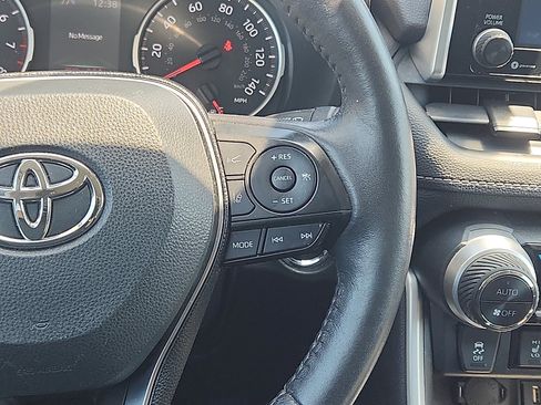 Used 2021 Toyota RAV4 XLE w/ Convenience Package AWD/4WD image 16