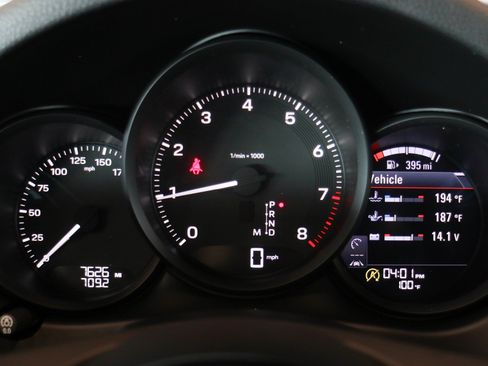 Certified 2026 Porsche Macan AWD/4WD image 18