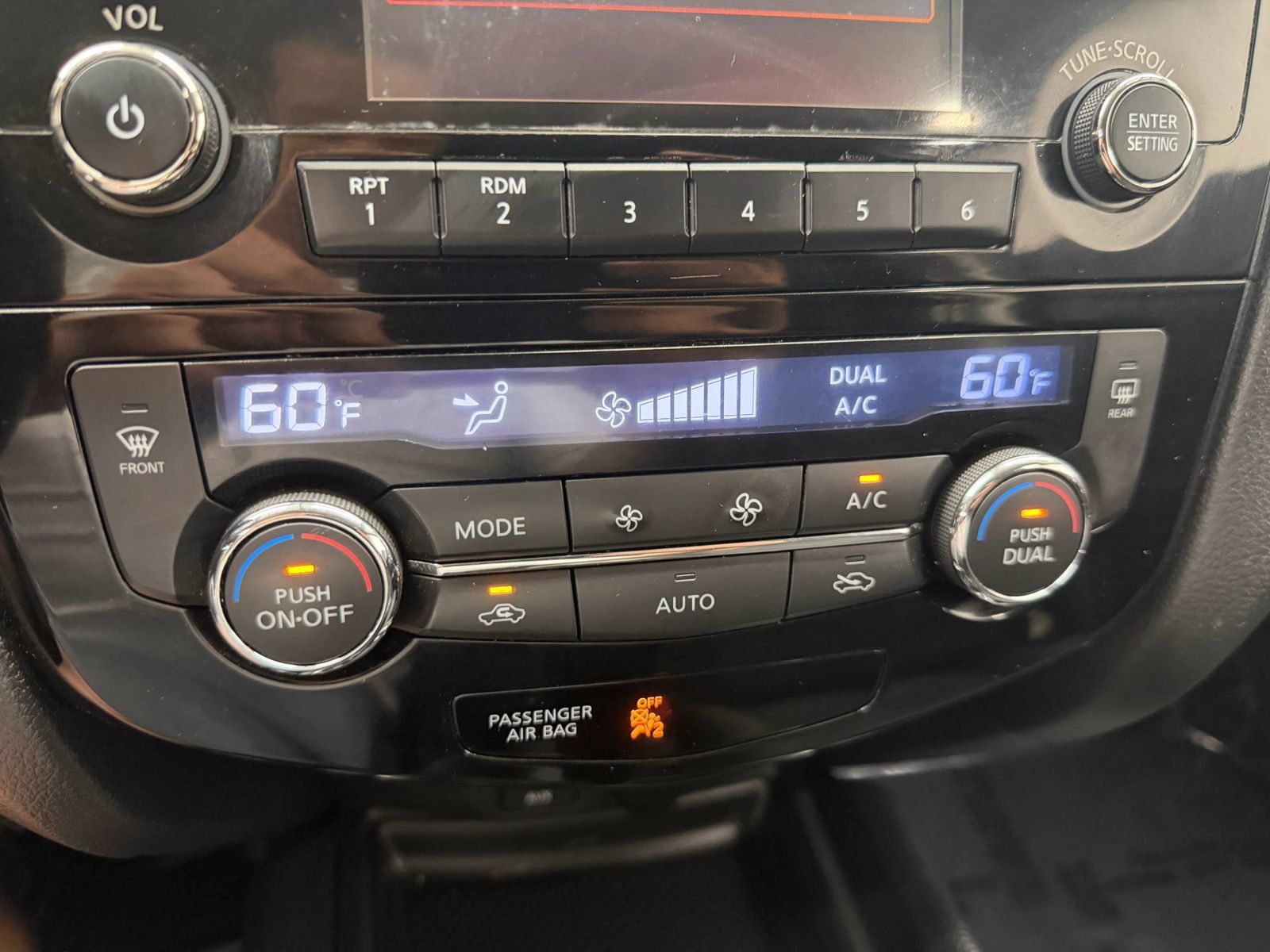 Used 2016 Nissan Rogue SV AWD/4WD image 30