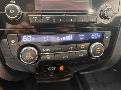 Used 2016 Nissan Rogue SV AWD/4WD image 30