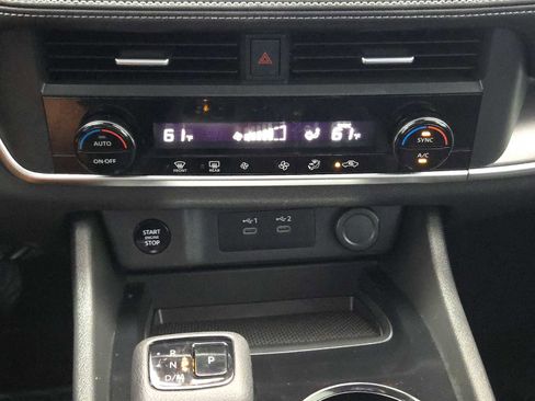 Used 2024 Nissan Rogue SV image 18