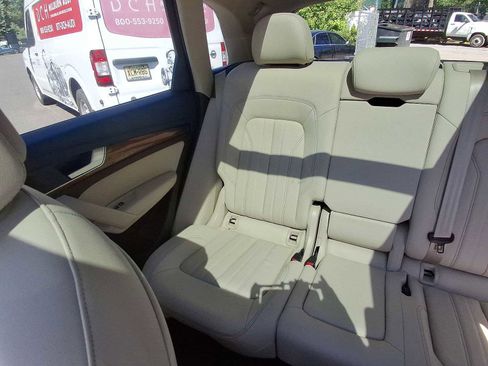 Used 2023 Audi Q5 2.0T Premium w/ Convenience Package AWD/4WD image 12