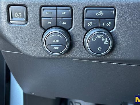Used 2025 Chevrolet Silverado 1500 LT image 35