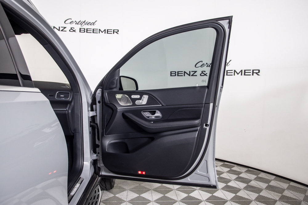 Used 2025 Mercedes-Benz GLS 580 4MATIC image 22