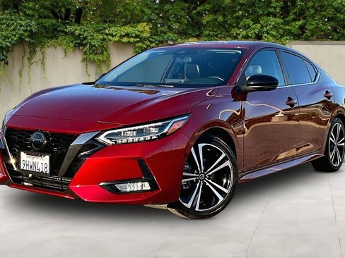 Used 2023 Nissan Sentra SR w/ SR Premium Package image 3
