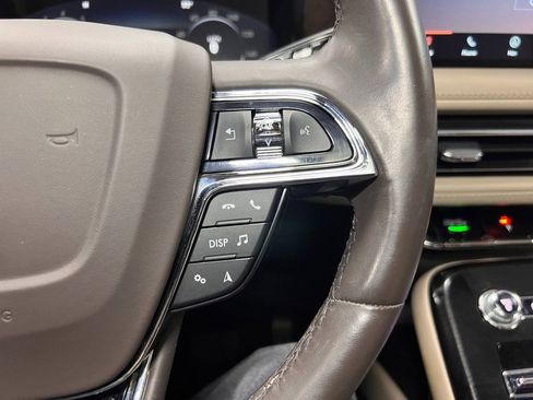 Used 2023 Lincoln Nautilus Reserve w/ Equipment Group 202A image 17