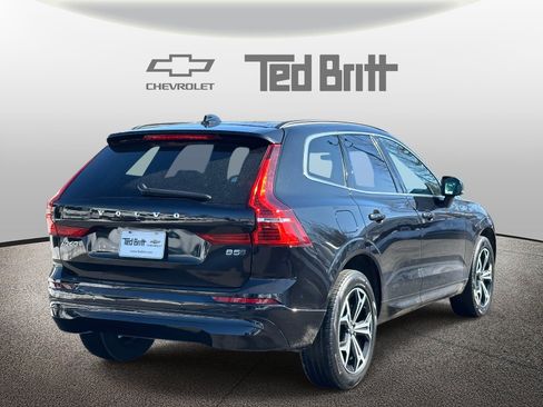Used 2022 Volvo XC60 B5 Momentum w/ Climate Package image 4
