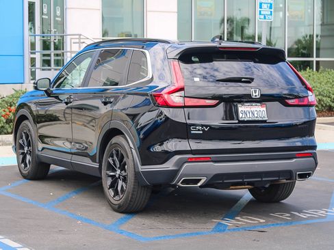 Used 2025 Honda CR-V Sport image 9