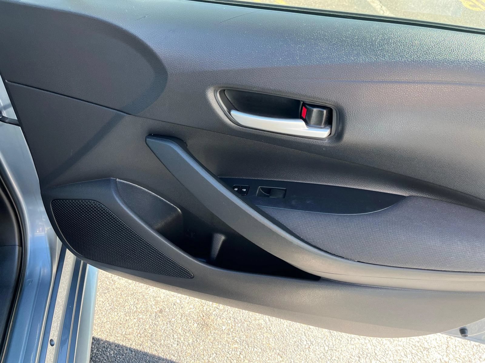 Used 2020 Toyota Corolla LE FWD image 38