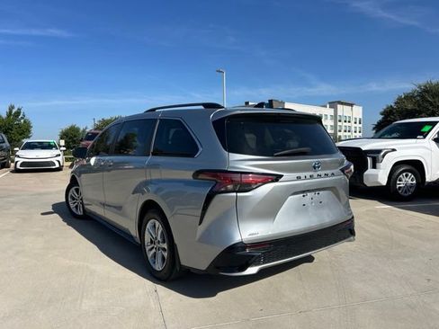 Used 2023 Toyota Sienna XSE w/ XSE Plus Package AWD/4WD image 7