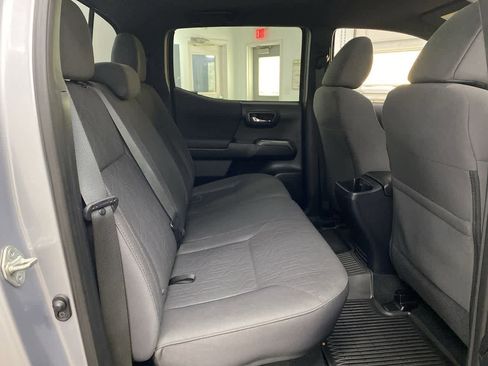 Used 2018 Toyota Tacoma TRD Sport image 17