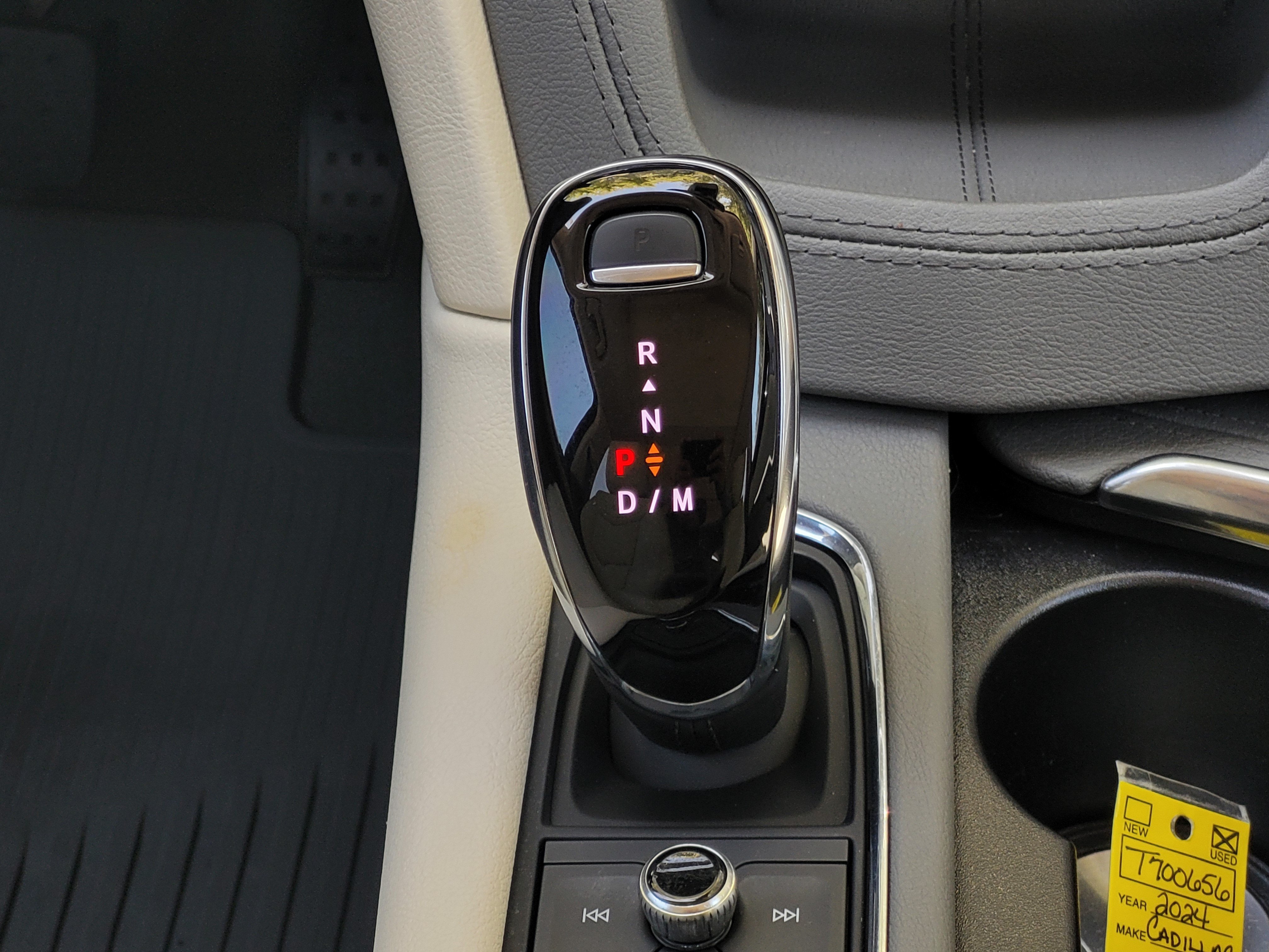 Used 2024 Cadillac XT6 Premium Luxury w/ Technology Package FWD image 18