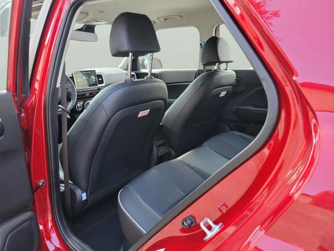 Used 2025 Hyundai Venue Limited FWD image 7