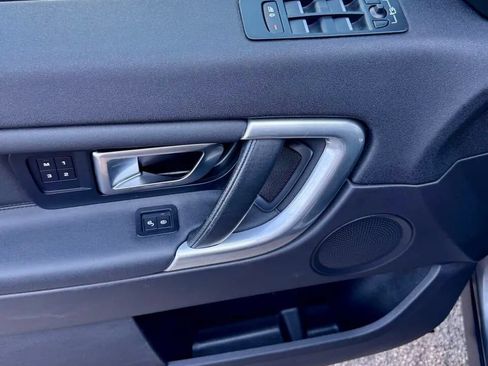 Used 2016 Land Rover Discovery Sport HSE image 29