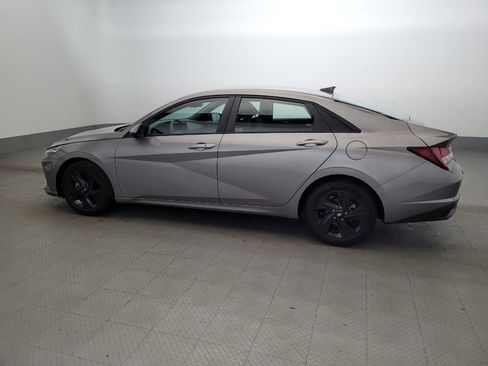 Used 2023 Hyundai Elantra SEL w/ Cargo Package FWD image 3