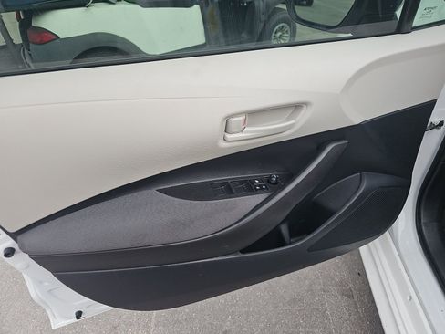 Used 2025 Toyota Corolla LE FWD image 11