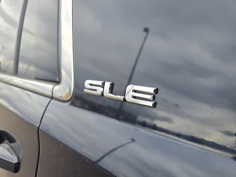 Used 2018 GMC Yukon SLE image 10