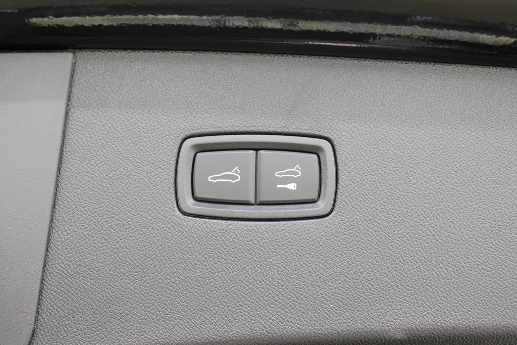 Used 2025 Porsche Cayenne S AWD/4WD image 40