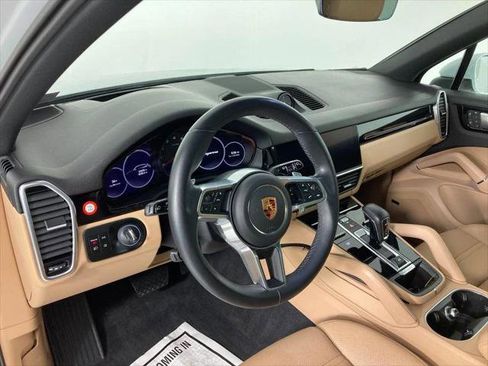 Certified 2023 Porsche Cayenne AWD/4WD image 4