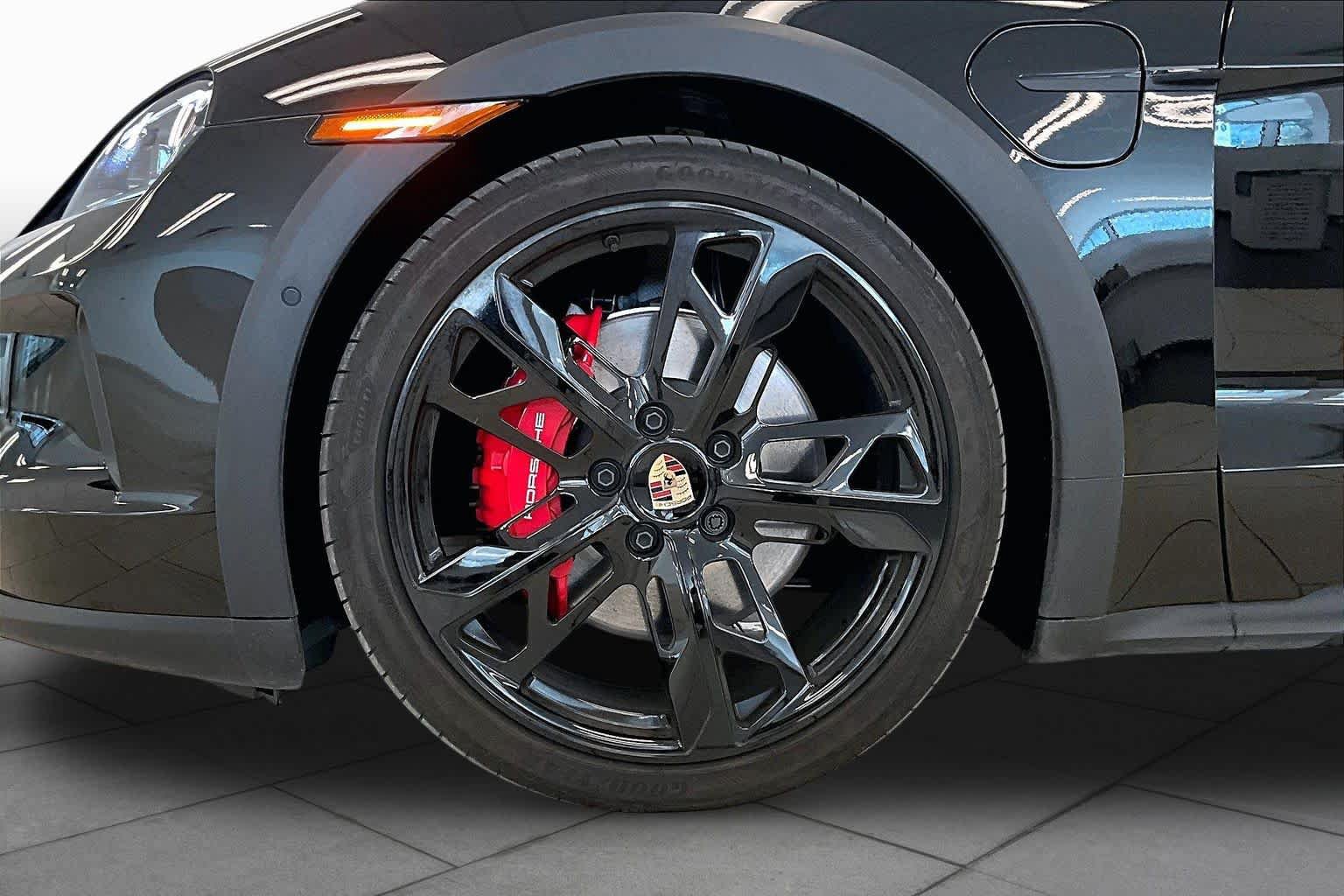 Used 2025 Porsche Taycan 4S AWD/4WD image 9