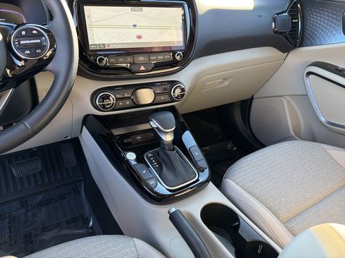 Certified 2025 Kia Soul EX image 20