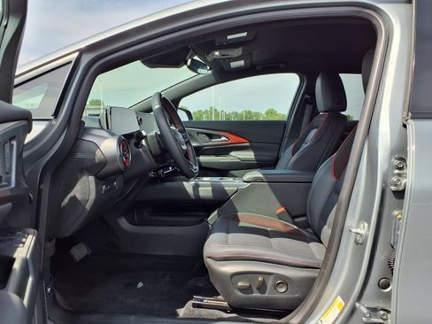 Used 2024 Chevrolet Equinox EV RS FWD image 18