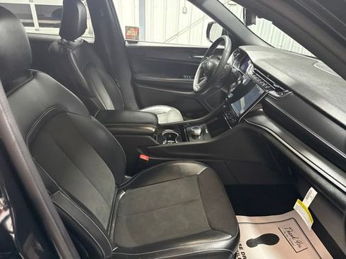 Used 2023 Jeep Grand Cherokee L Laredo AWD/4WD image 23