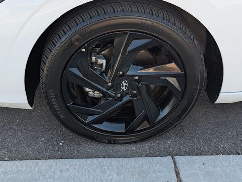 Certified 2026 Hyundai Elantra Sport FWD image 15