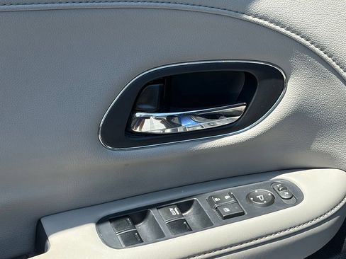 Used 2017 Honda HR-V EX-L image 7