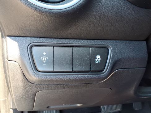 Used 2023 Kia Forte LXS image 6