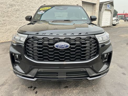 Used 2025 Ford Explorer ST-Line w/ Premium Package AWD/4WD image 3