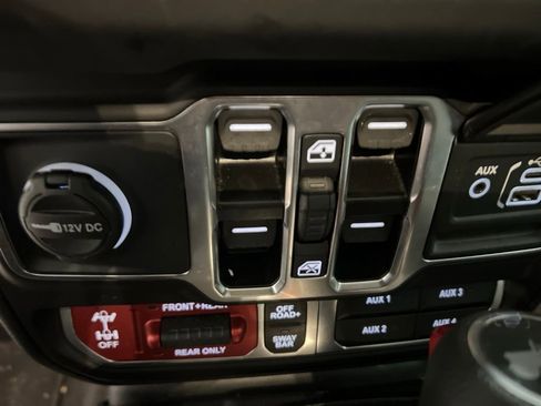 Used 2025 Jeep Wrangler Unlimited Rubicon AWD/4WD image 29