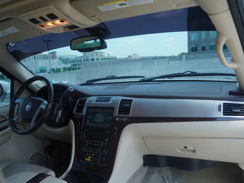 Used 2008 Cadillac Escalade AWD image 11