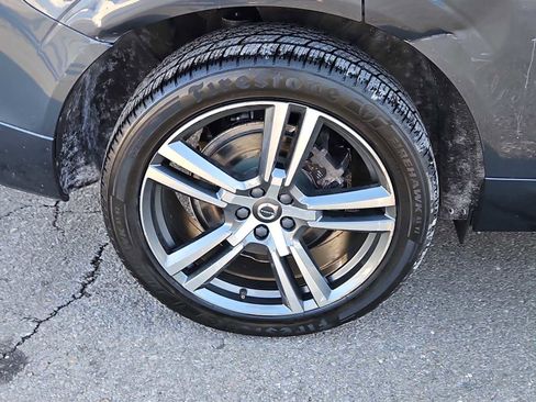 Used 2020 Volvo XC60 T6 Momentum w/ Protection Package Premier image 9