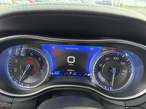 Used 2022 Chrysler 300 Touring L w/ Popular Equipment Group image 32