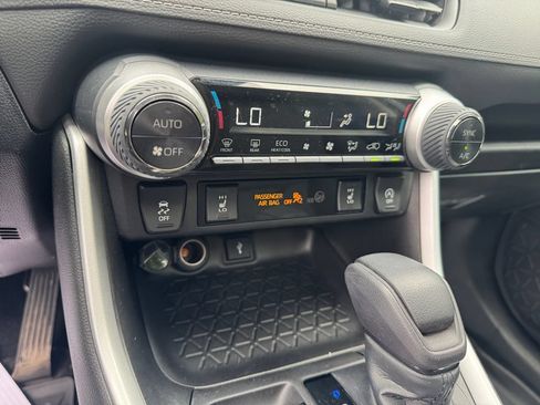 Used 2022 Toyota RAV4 XLE w/ Convenience Package AWD/4WD image 19
